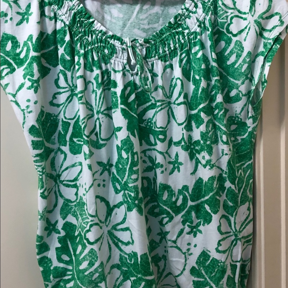 Jones New York Sport Top. Tie at neck.